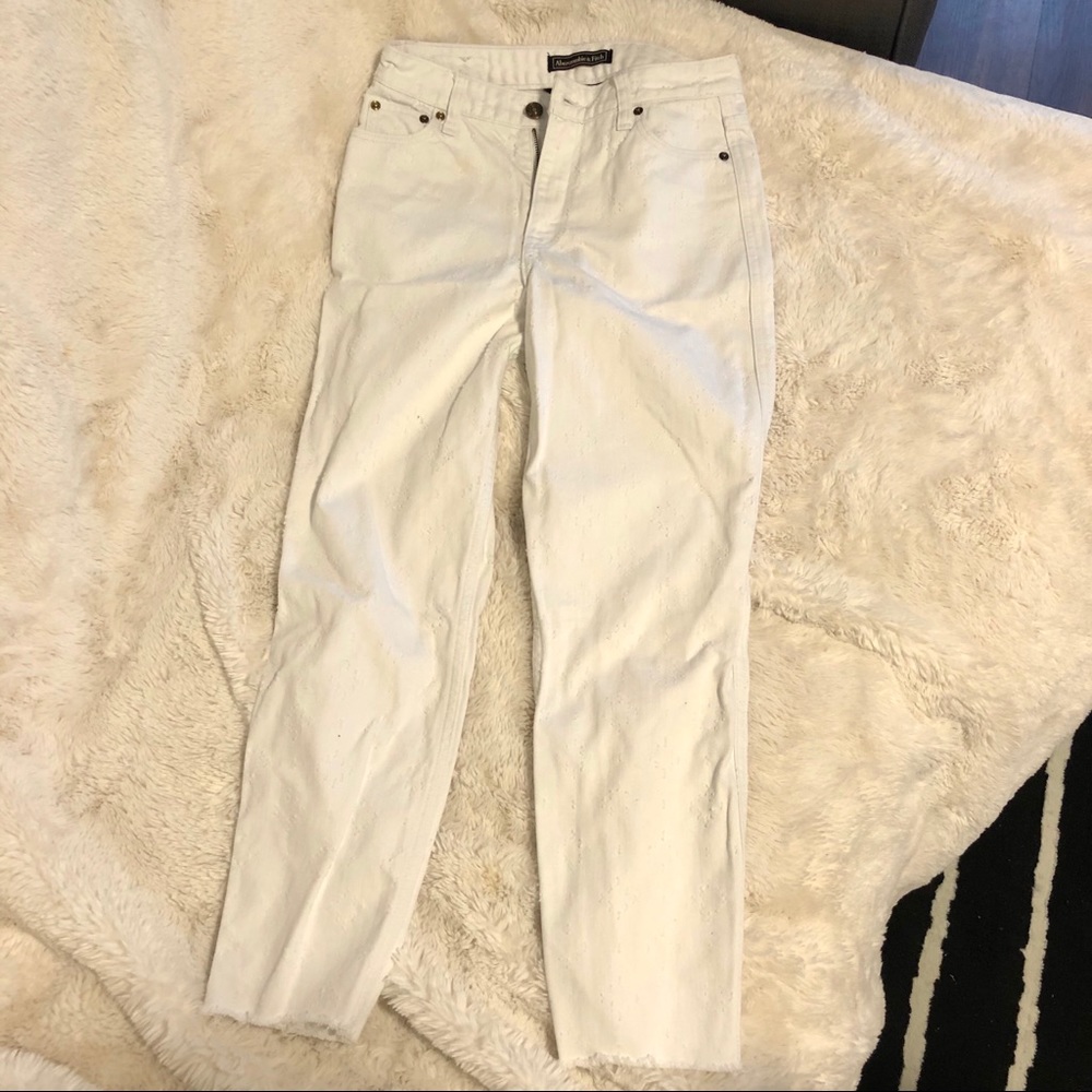 Abercrombie and Fitch mom jeans